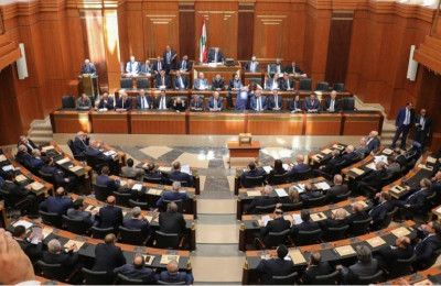 الجلسة الاولى لانتخاب الرئيس الجديد افرزت كتلتين  والعبرة  الاهم ان التوافق خيار لا بد منه.... والا الفراغ!